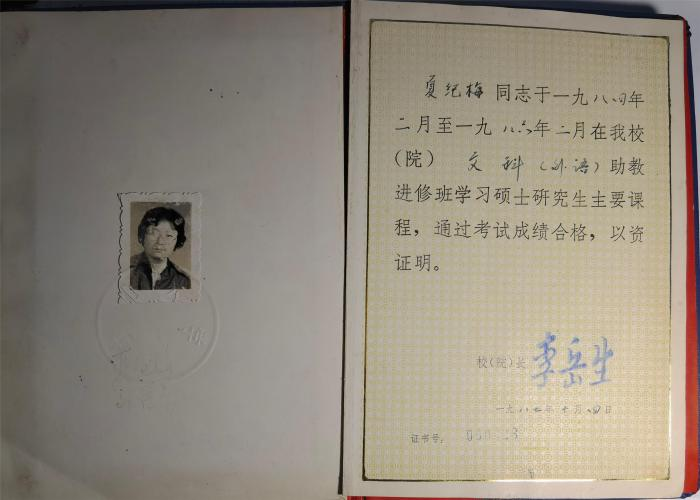 白板上写着字
描述已自动生成